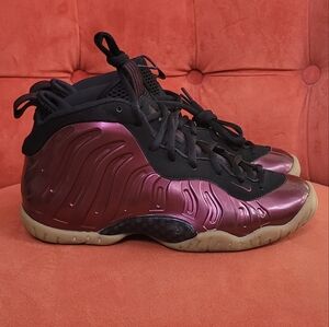 Nike Air Foamposite Black/maroon Boys 4.5Y